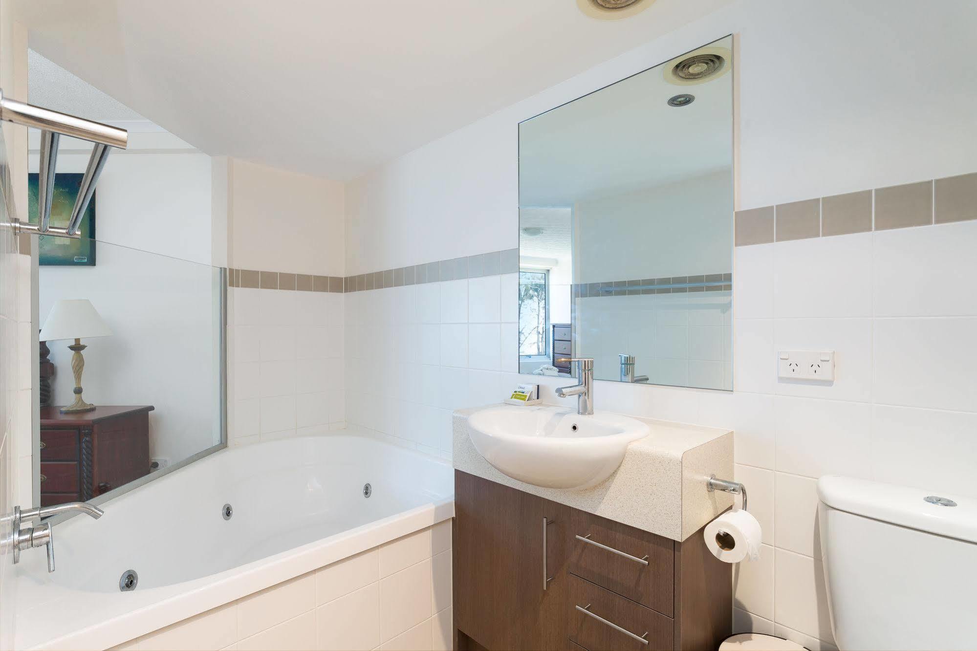 Beach House On Suttons Apartamento Redcliffe Exterior foto